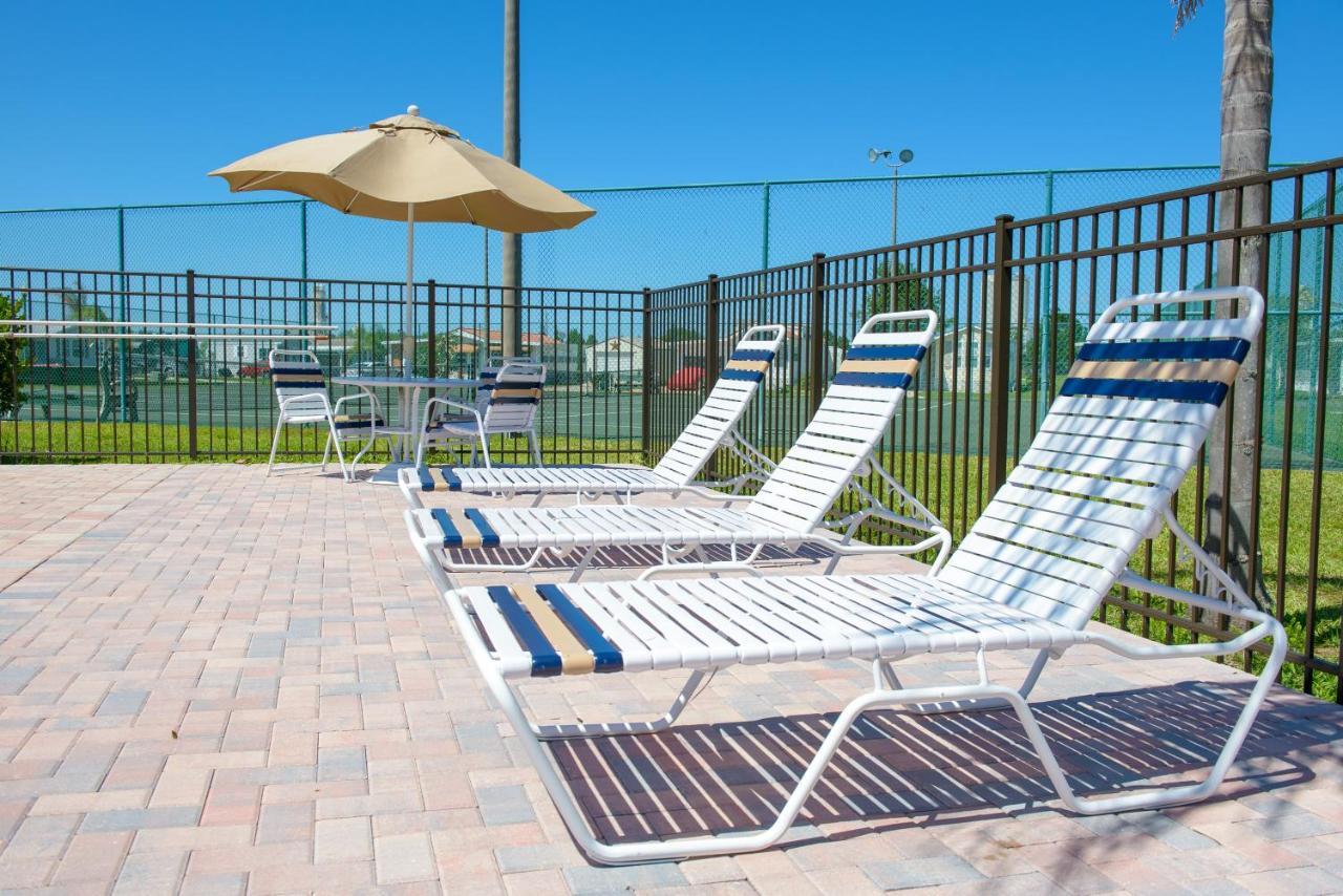 Majestic Oaks Rv Resort Зефирхиллс Экстерьер фото